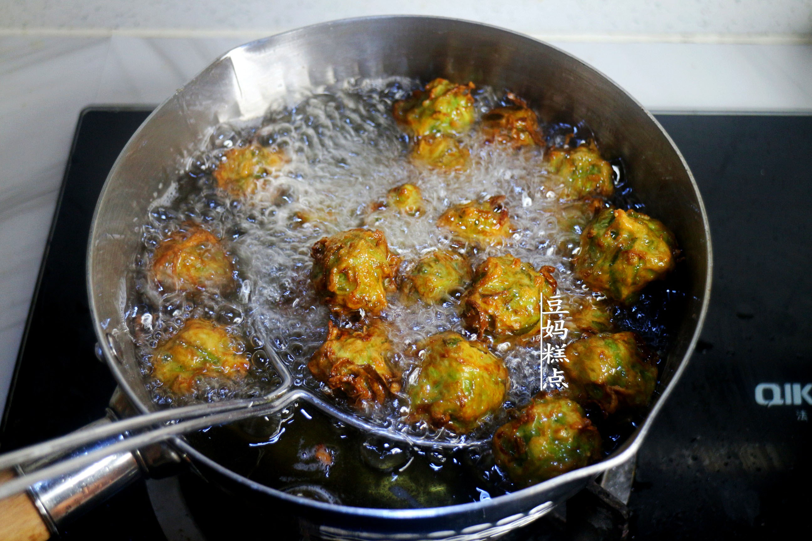 快立冬了，炸蘿蔔丸子，掌握3個小技巧，丸子香氣十足特好吃