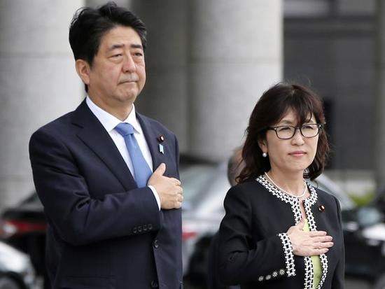 稻田朋美，當(dāng)年風(fēng)光無限的鷹派女將，如今可好？