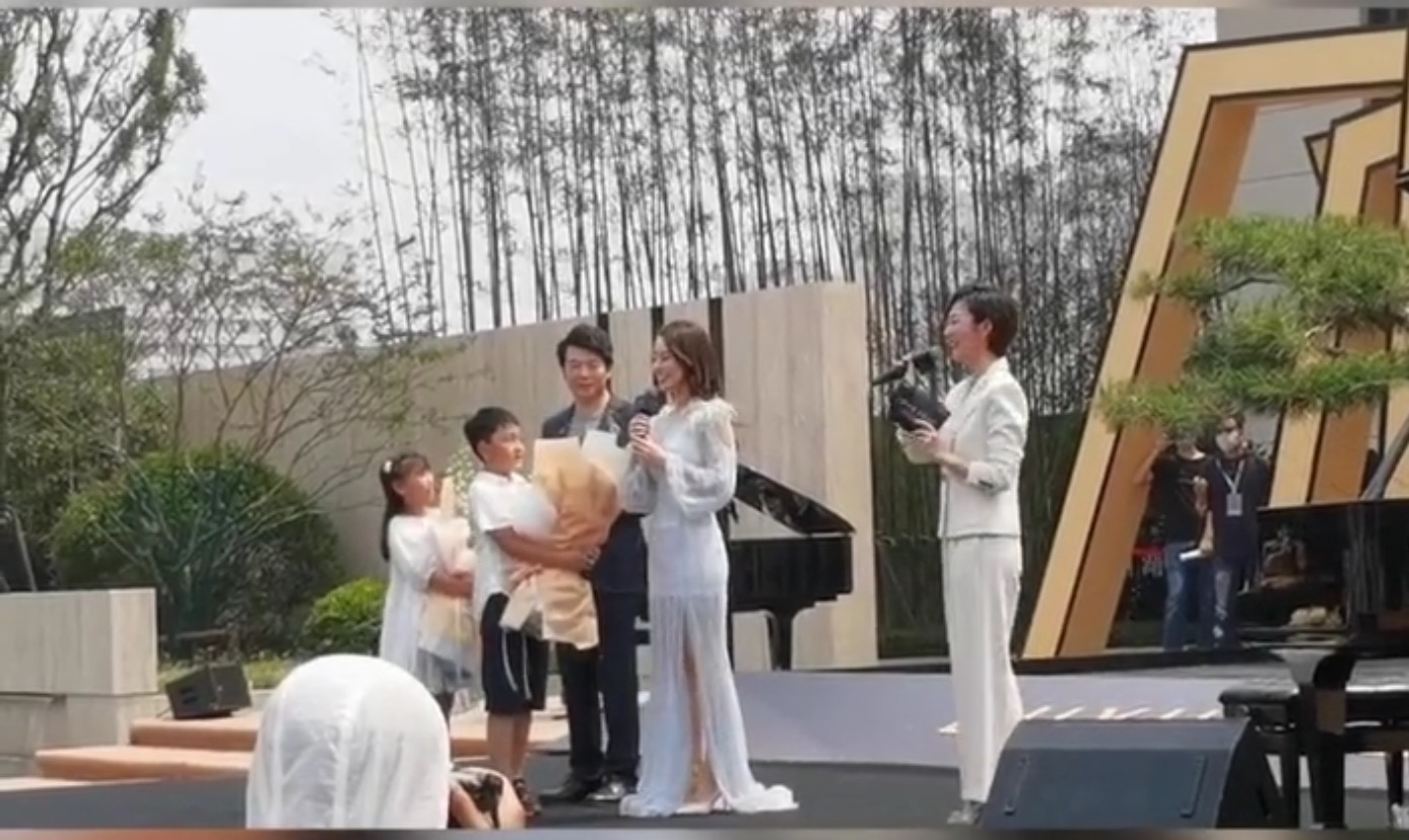 郎朗吉娜疑购北京1.8亿别墅，装修奢华富丽堂皇，数十人陪同看房