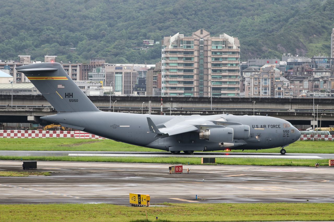 台海战争就此打响？美军机首次抵台，这次大陆