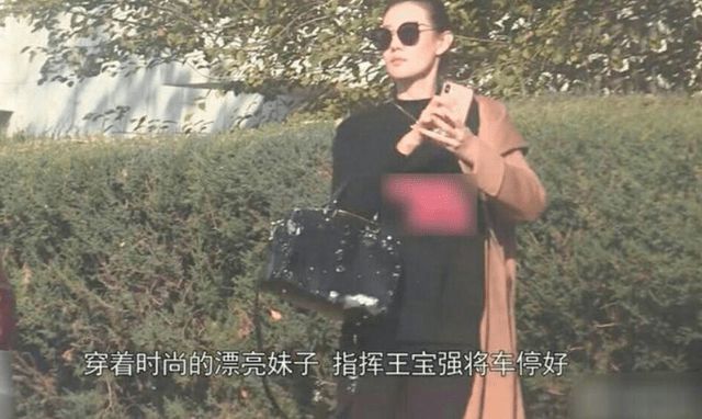王宝强患病由女友陪伴输液，一个细节可看出冯清对宝强是真爱
