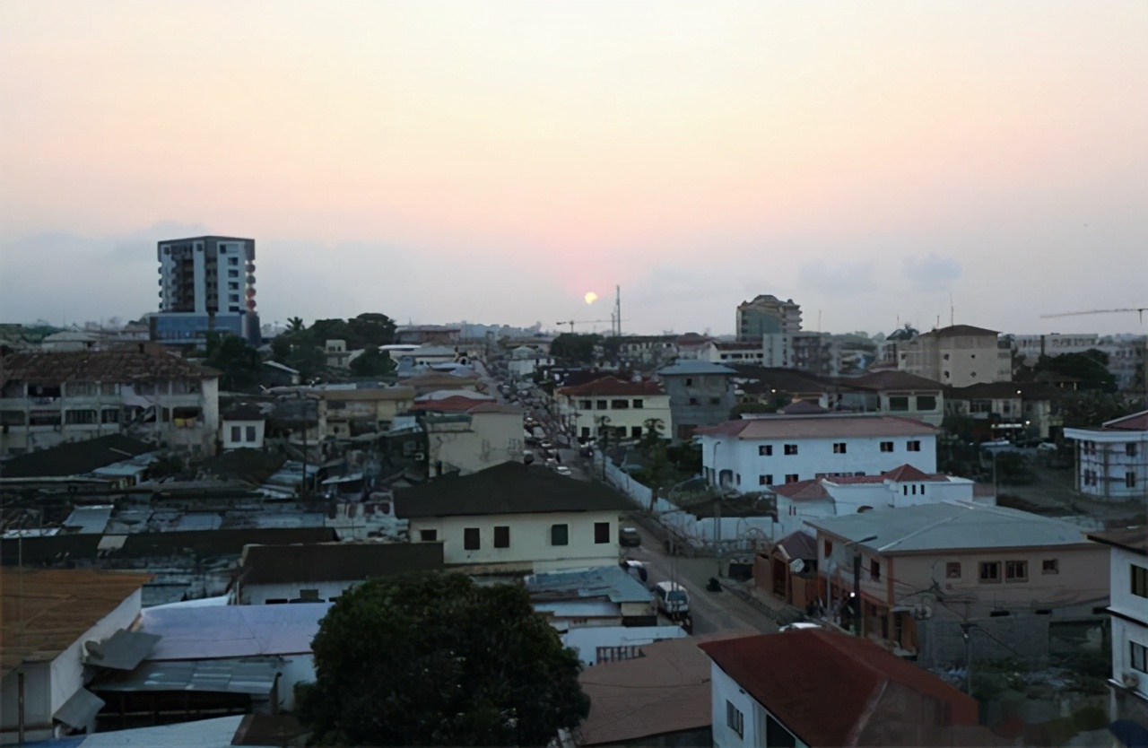 赤道几内亚：一半天堂一半地狱