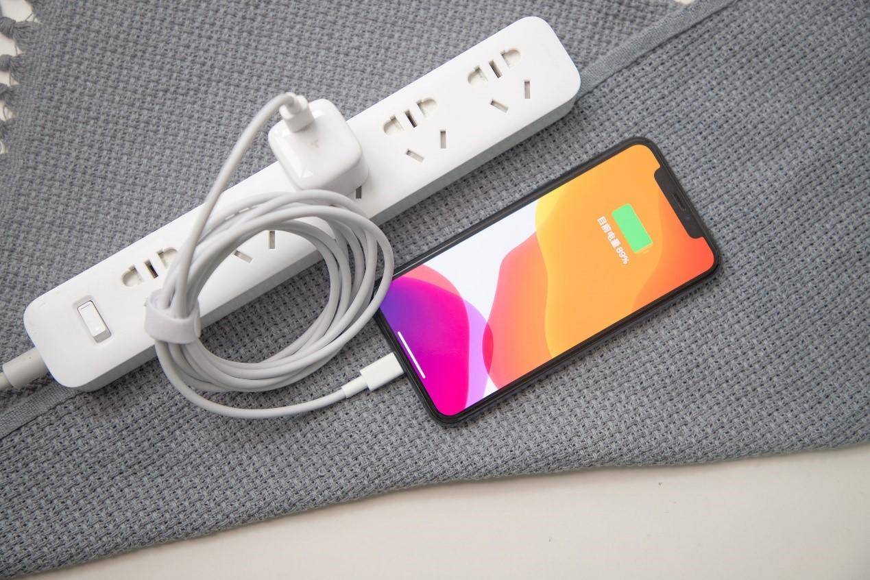 图拉斯20WPD快充体验，颜即正义iPhone12标配