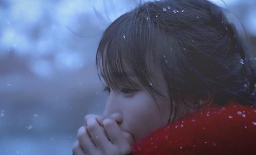 李子柒上台领奖曝真实颜值，视频中美如仙女，脱离滤镜后仙气全无