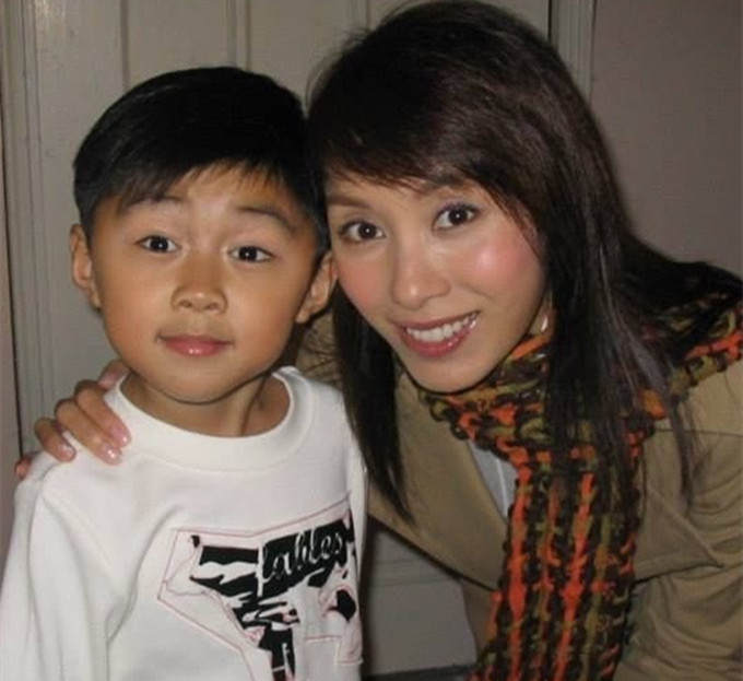TVB童星出战奥运击剑比赛，郭可盈晒合影为其加油，两人曾演母子
