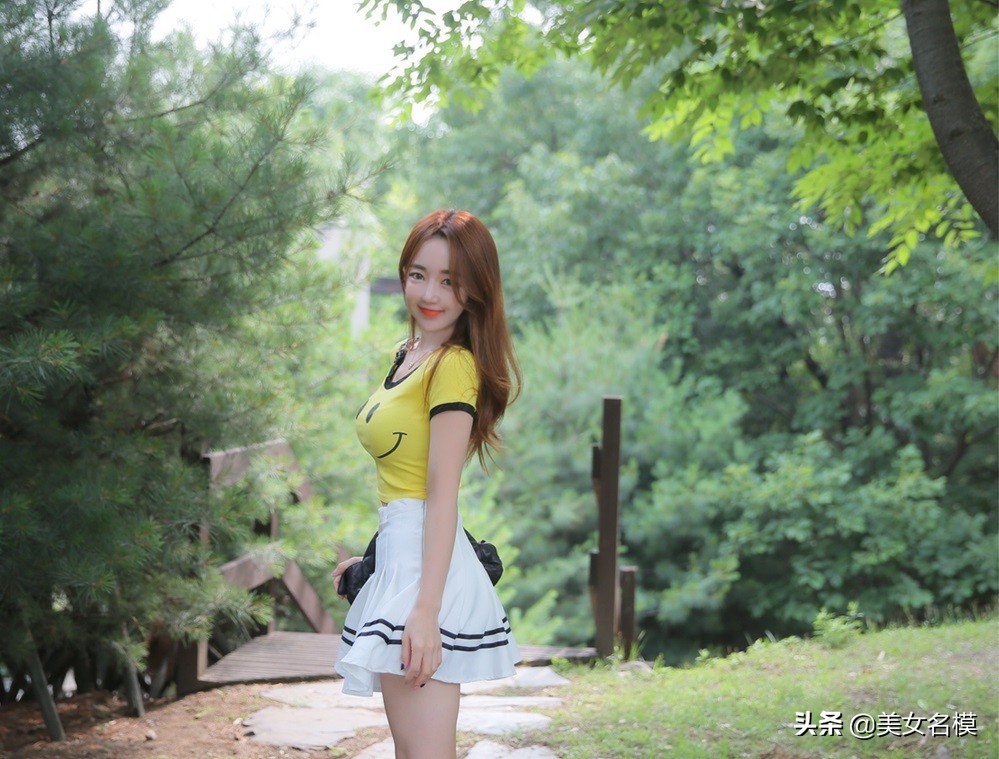 萌萌噠T卹短裙，穿出甜美少女風