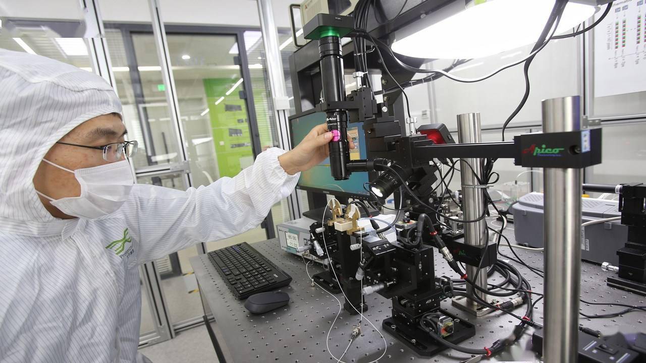 余承东表达歉意，外媒：华为的困境，换作苹果、三星也解决不了