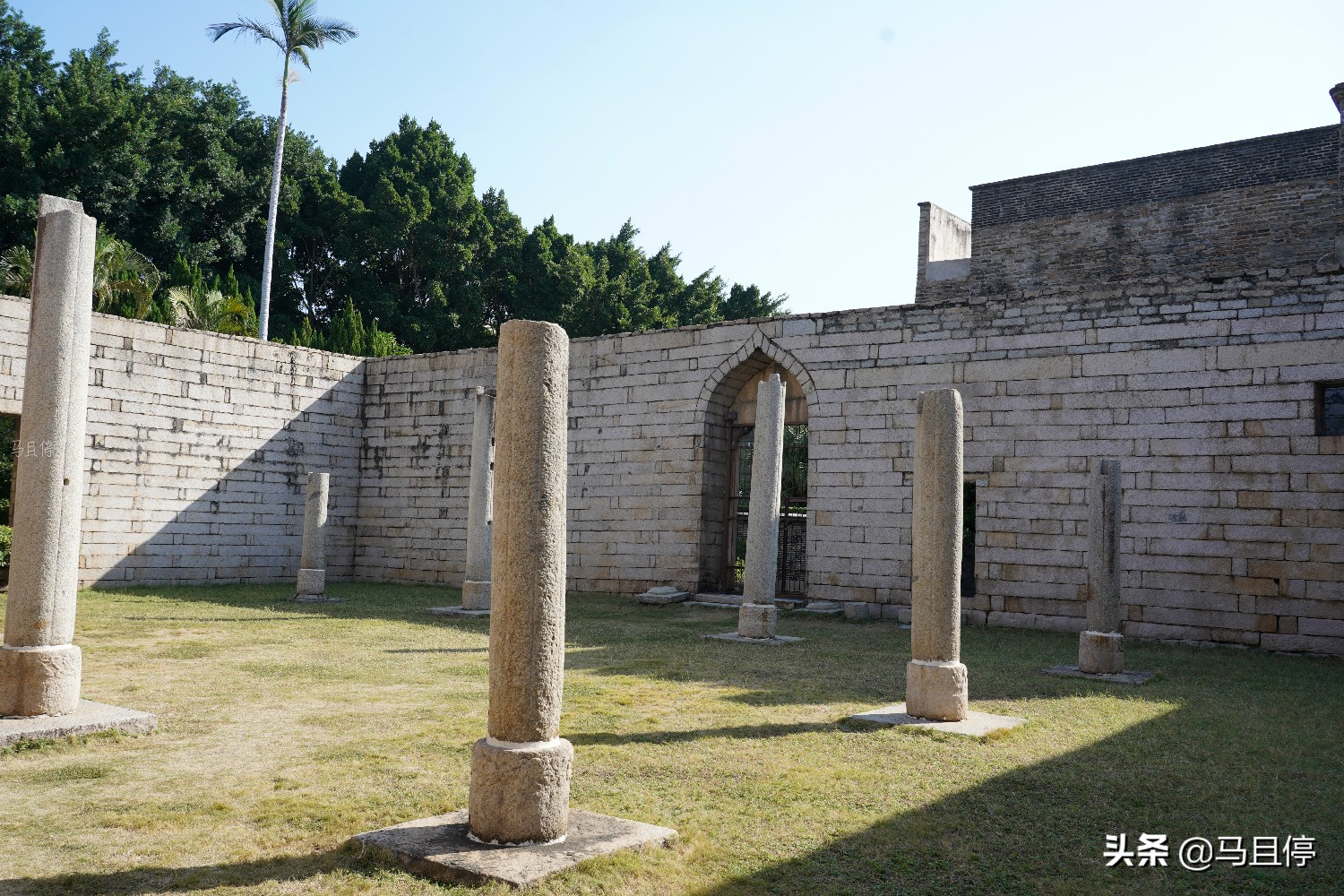 福建泉州有条特别的老街，藏有三种不同宗教寺院，千年来相安无事