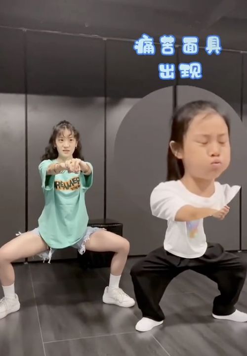 李小璐晒女儿练舞蹲马步，甜馨忍痛坚持惹人疼，网友直呼像贾乃亮