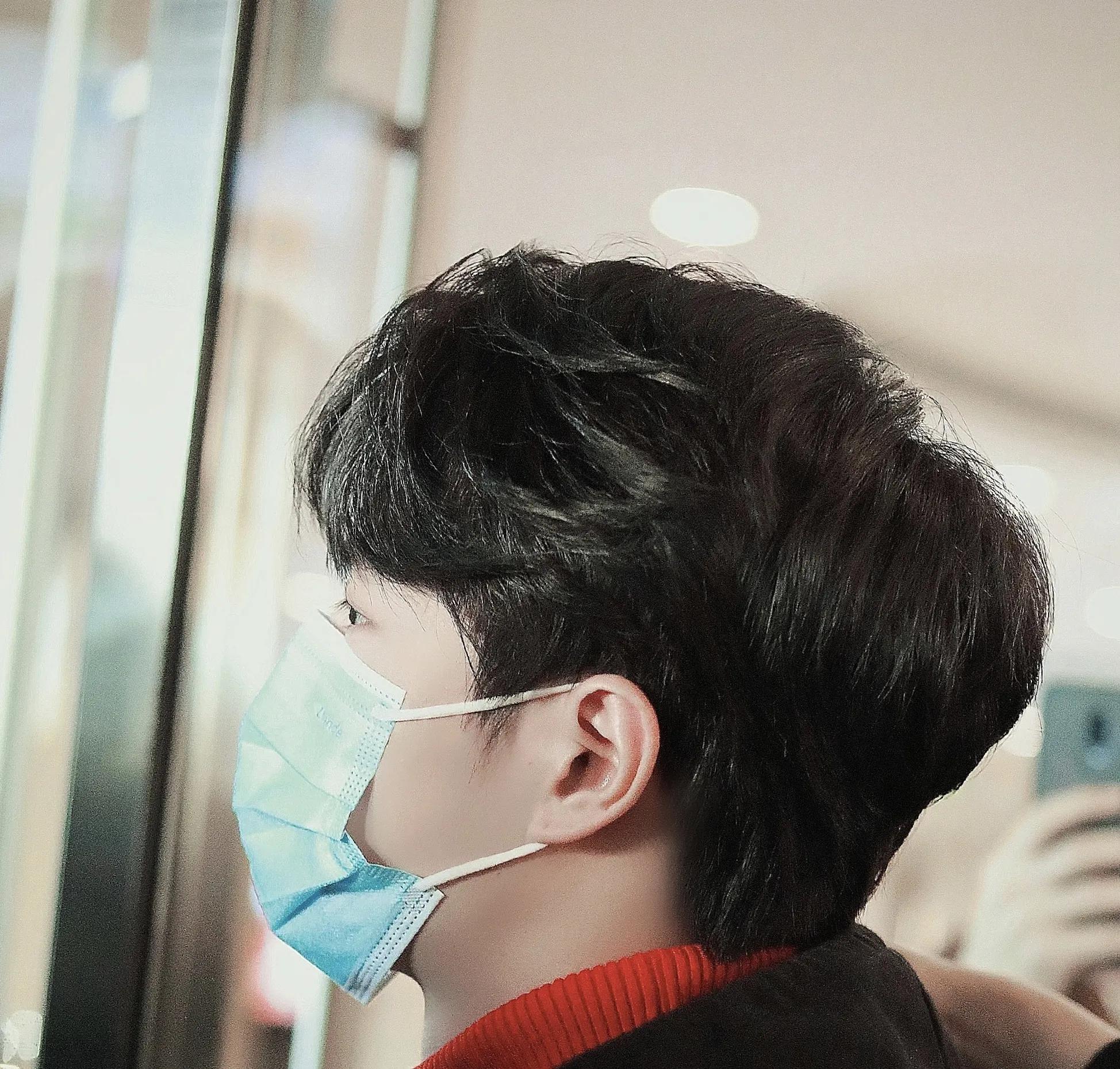 Wang Yibo attends CCTV spring late couplet to discharge, red is built to get sweater high inside this Yan Zhi also is absolutely