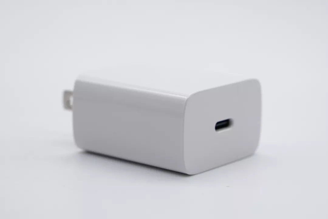 iPhone 13新机即将发布，35家工厂推出上百款快充新品