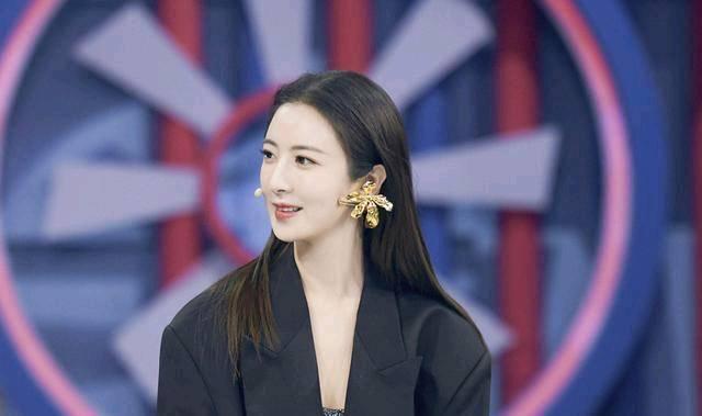 从月薪1200的导购小妹到年入20亿的带货女王，薇娅有多拼？