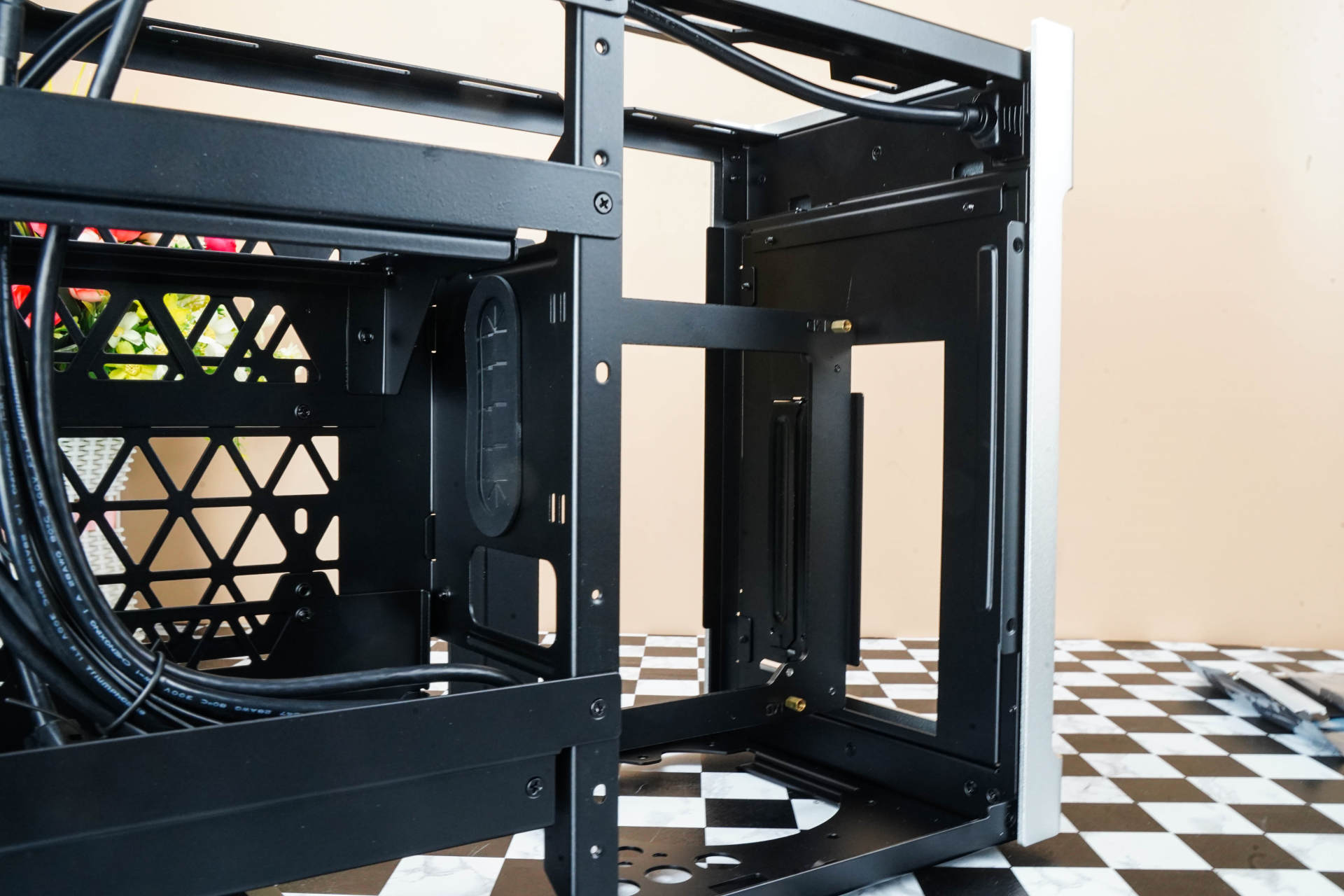 办公电脑也要高颜值，帮闺蜜组装电脑，我自己却爱了