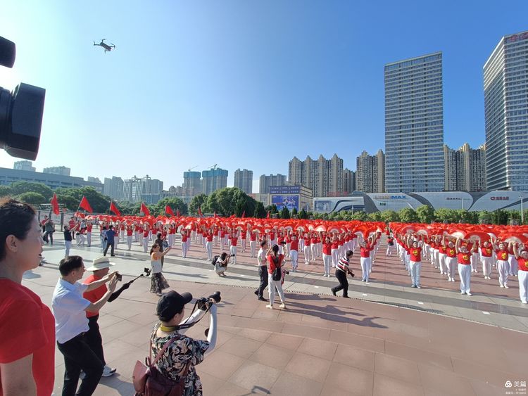 舞动湘潭”万人同跳大型排舞展演湘潭主会场启动活动圆满成功