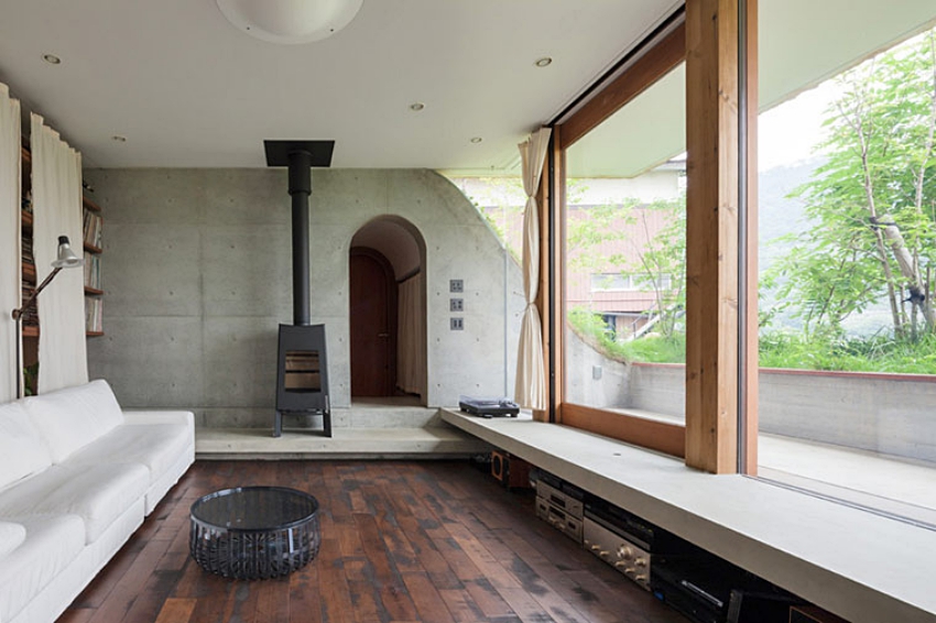 這是日本�窯洞房�，嵌入山體打造梯田式集合住宅，庭院搬屋頂上