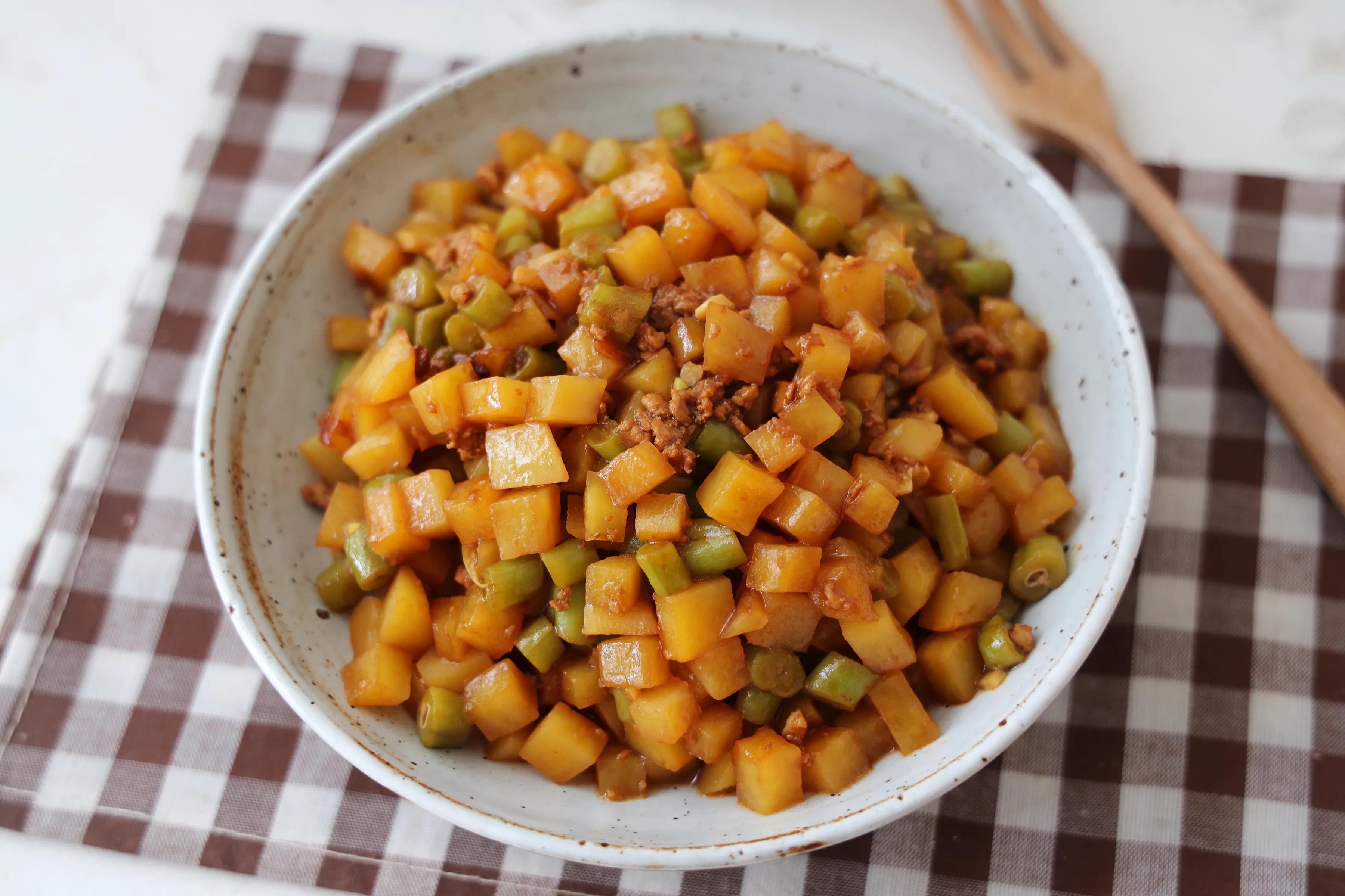 夏天就愛吃這樣的下飯菜，簡單好做，醬香濃郁，吃多少次都不膩