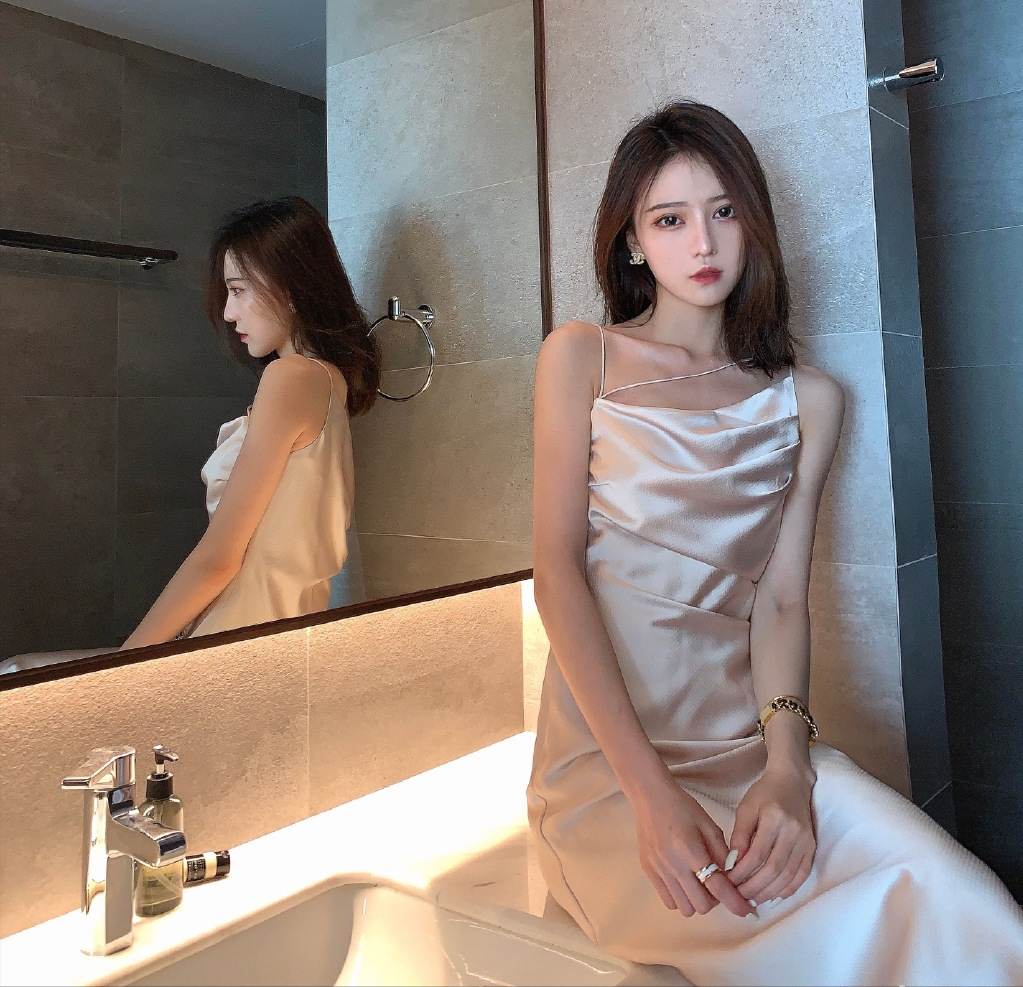 女網(wǎng)紅項思醒的荒唐豪門夢！看完65頁的PPT，我真服了她們一家人