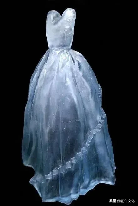 盐设计 · 为展现女人最美的时刻,她用500磅玻璃做成婚纱