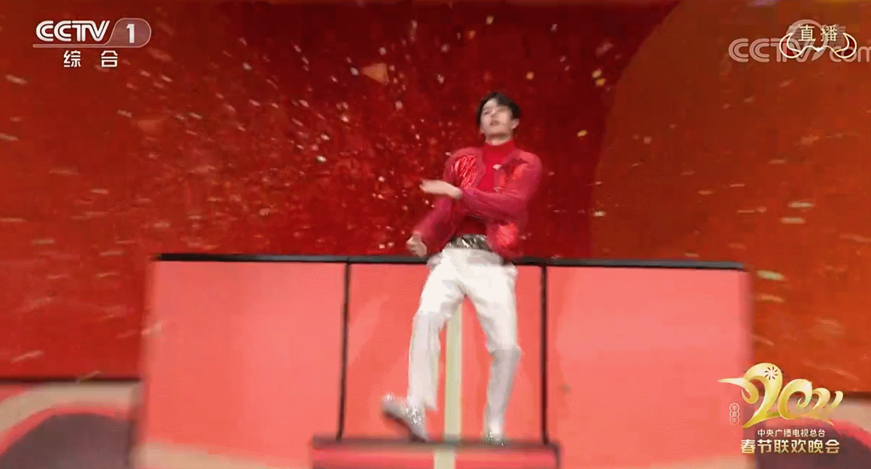 春晚4个小插曲：倪妮借大牌衣服不敢摘标签，王