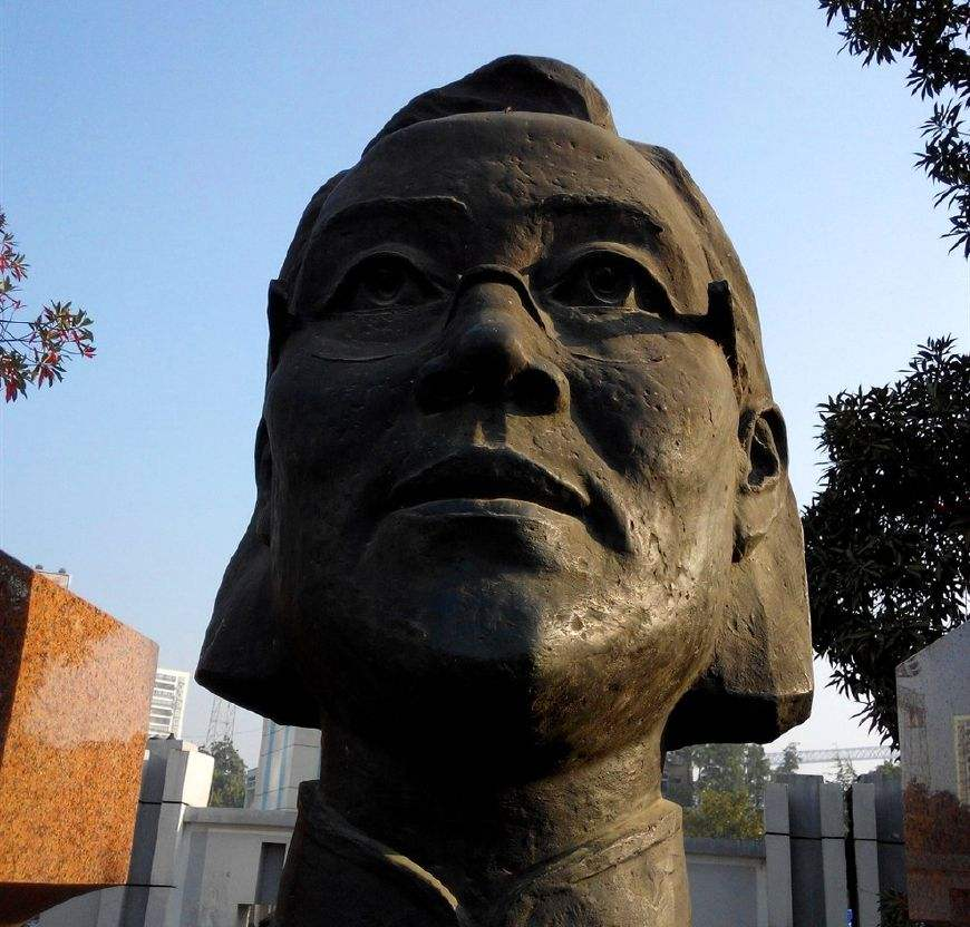 隐身三十年核物理学家回国，被问为何回来？一席话让记者当场泪目