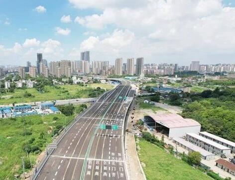 苏州一条不到15千米的道路改建工程，工期3年，建4年还未全线通车