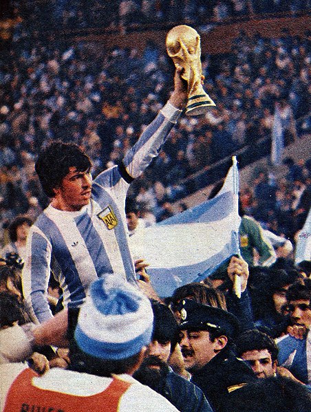 阿根廷1978世界杯冠军(历史上的今天，1978年6月25日，阿根廷足球队首获世界杯冠军)