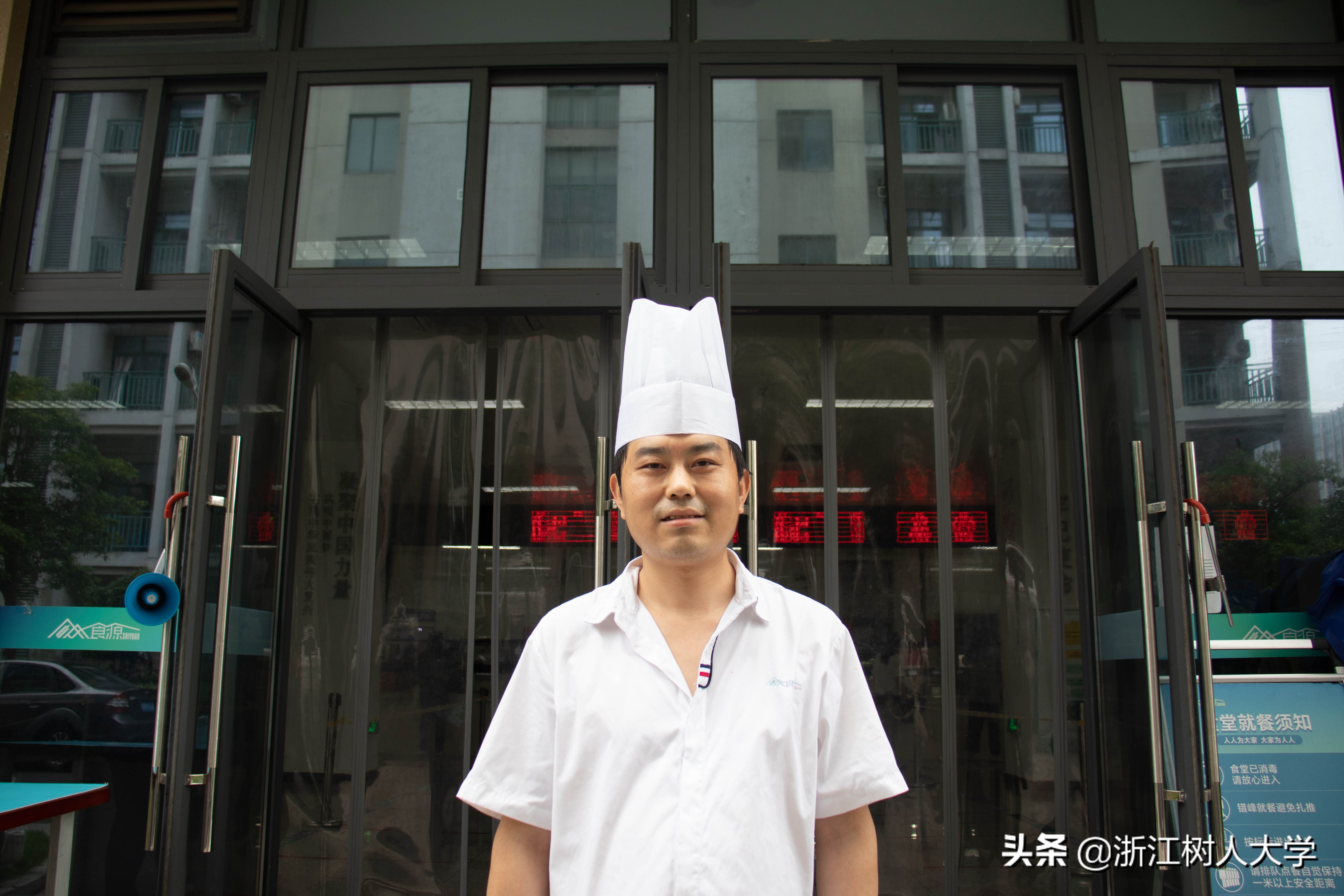糖醋里脊、葡萄鱼、辣子鸡！刚毕业，就有点想念母校的食堂了