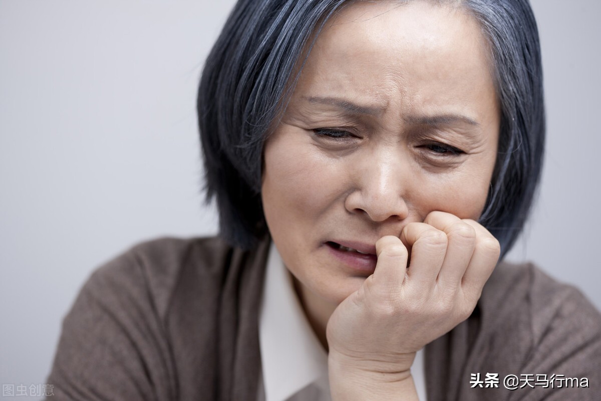 破解老婆手機密碼，揭露與婚外男人聊天的真相。老吳：堅決離婚
