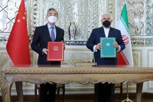 伊朗强力报复：不惧美航母逼近，导弹袭击以色