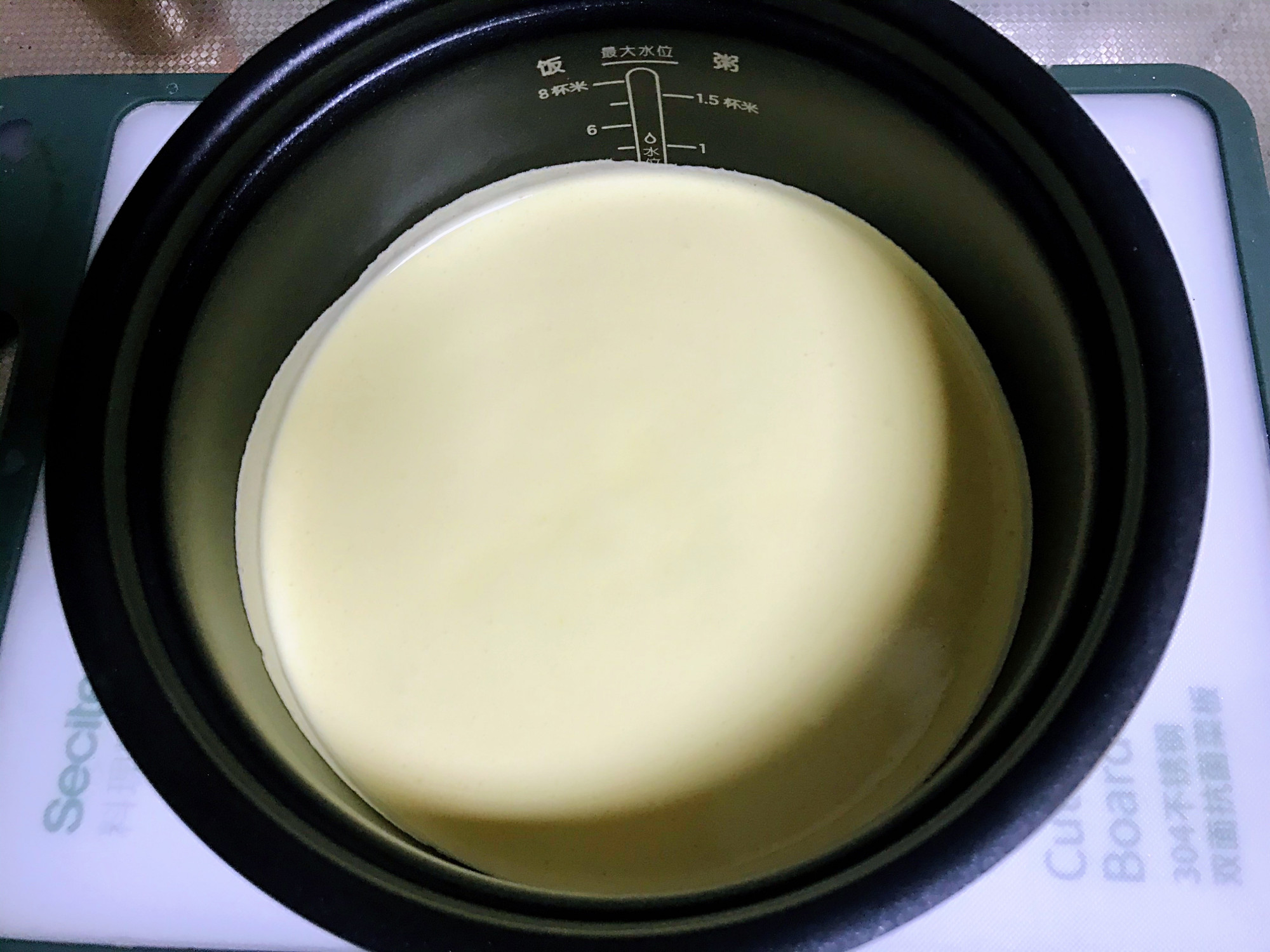 電飯煲做出8厘米高度蛋糕，方法是關鍵，很多人做錯，難怪像大餅