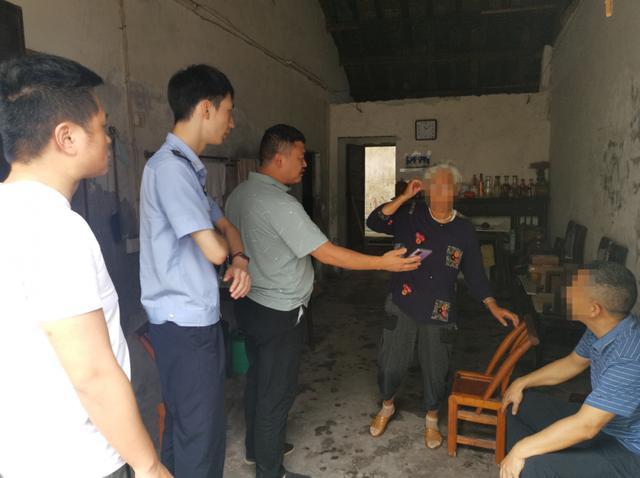 出租车司机夜半被残忍杀害，车上乘客疑似真凶！警方不懈追查27年成功告破陈年大案