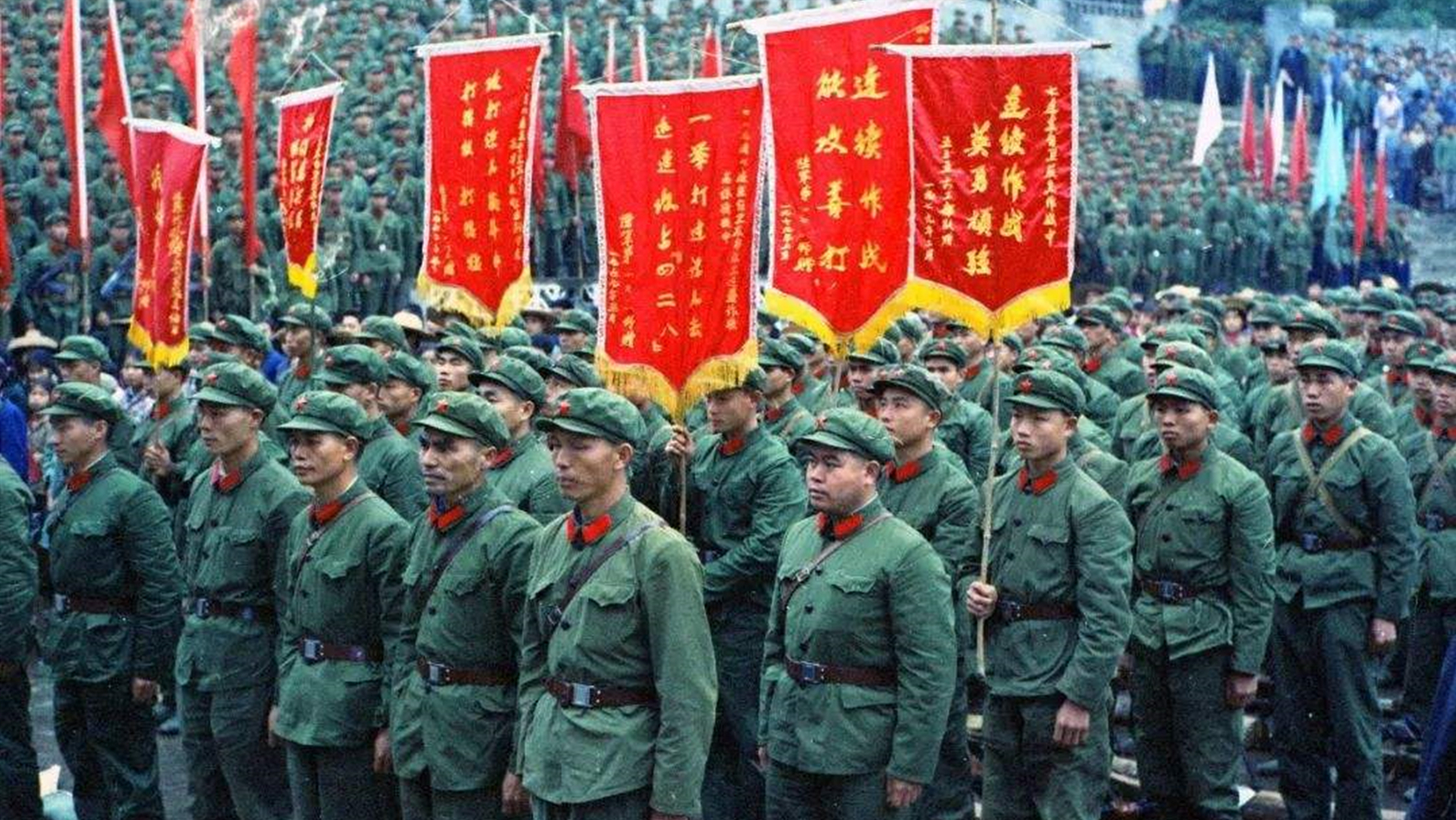 他独自与越军周旋6天，遗体惨被水泥浇灌，只有头颅回到祖国