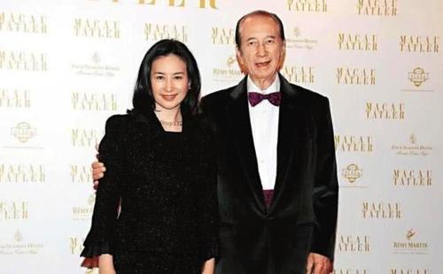 比何超琼大两岁的梁安琪，连剖5胎不坐月子，为