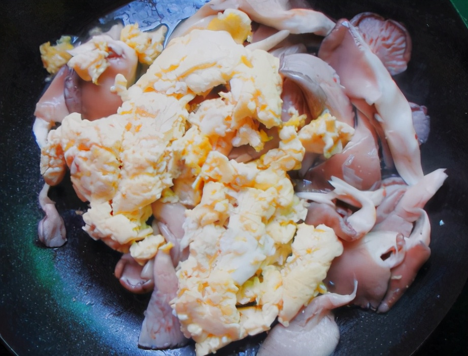 图片[5]-平菇炒鸡蛋的做法步骤图 拿肉也不换-起舞食谱网