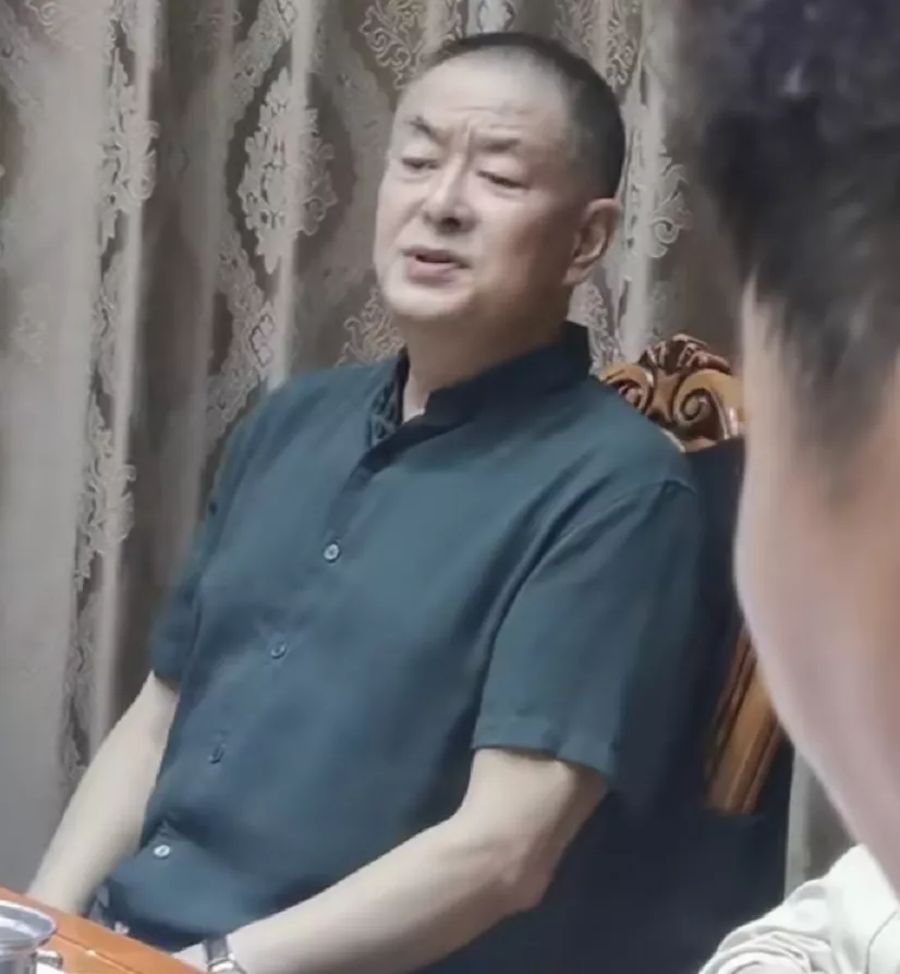 濮存昕现身私人饭局,闲聊遭偷拍,网友恐其失