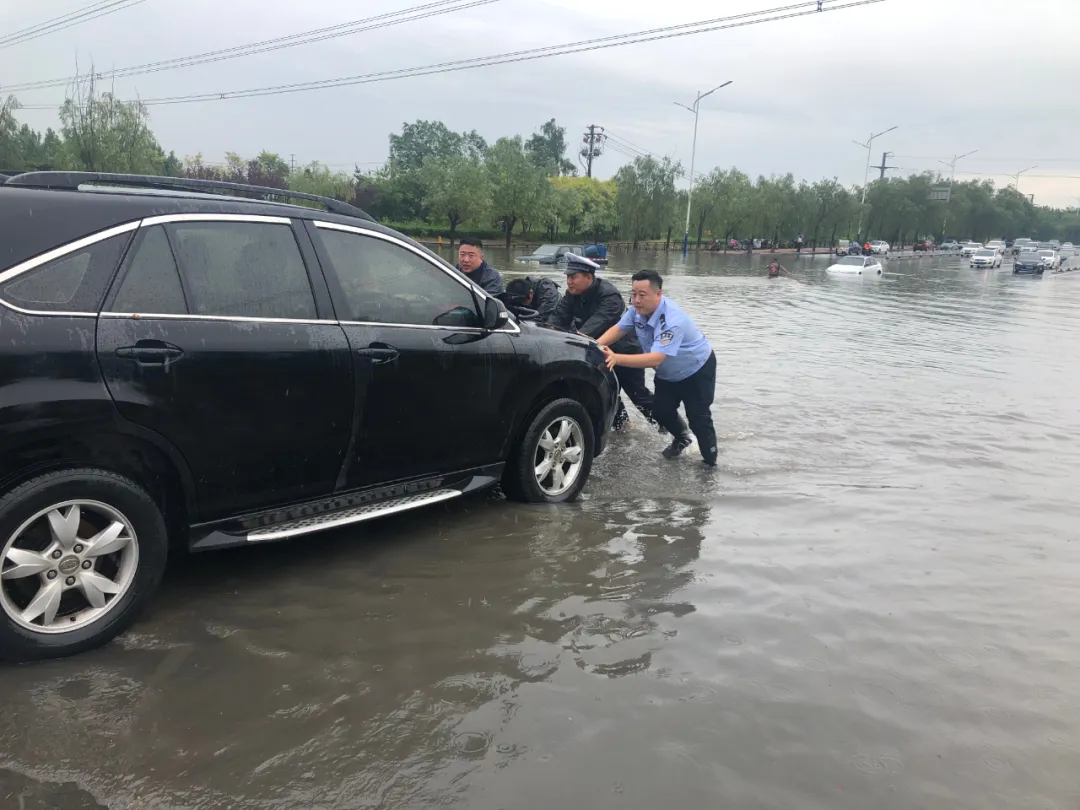 暴风骤雨中，群众需要的地方就是他们前行的方向