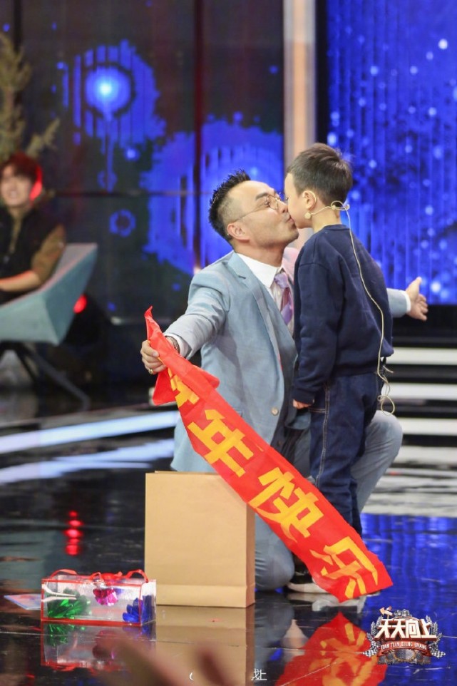 当妈不易！杨乐乐落泪自述鸡娃教育，曾报8个兴