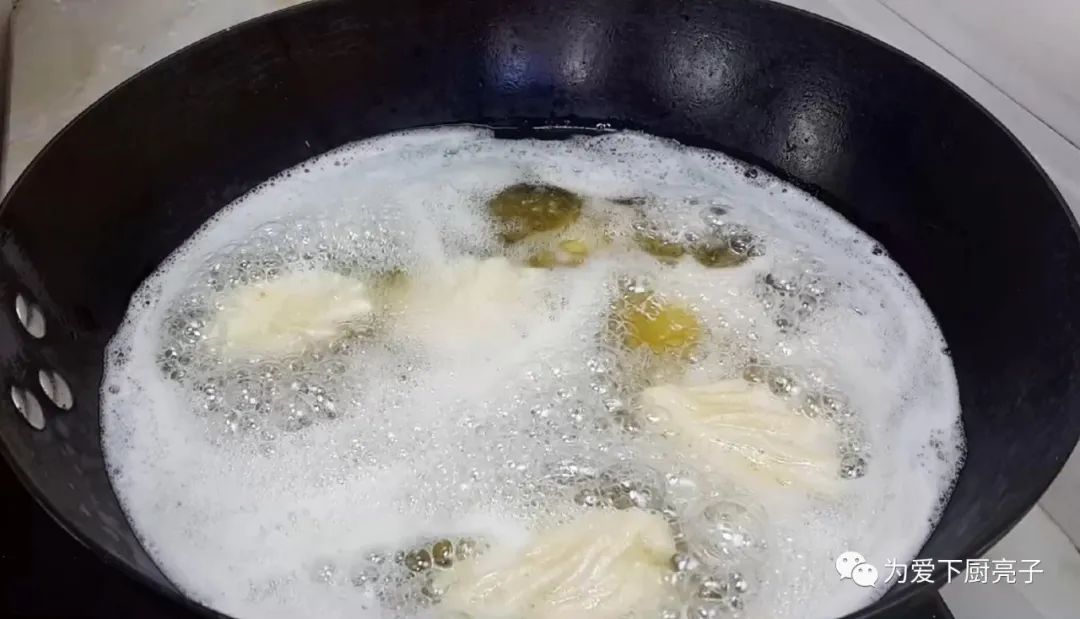 油條這樣做太好吃了，筷子夾一下，鬆軟又香甜，比吃麵包還舒服