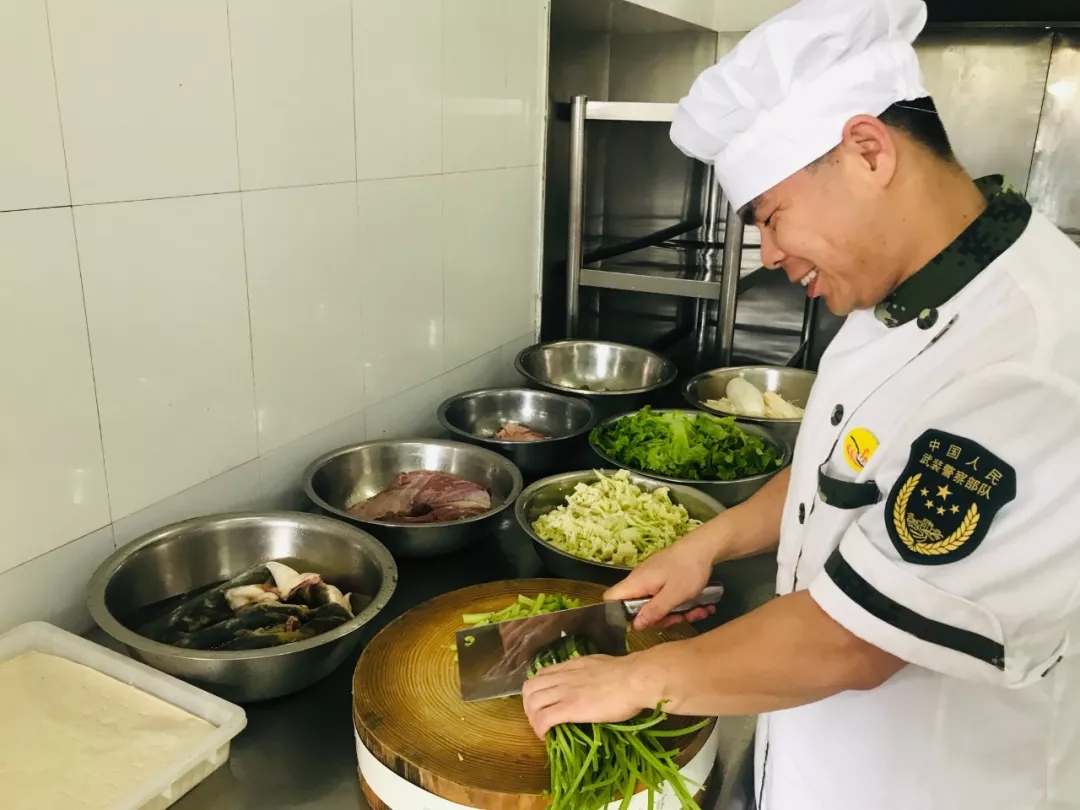 军队伙食比较：美军伙食像五星饭店，中国荤素搭配，印度呢？