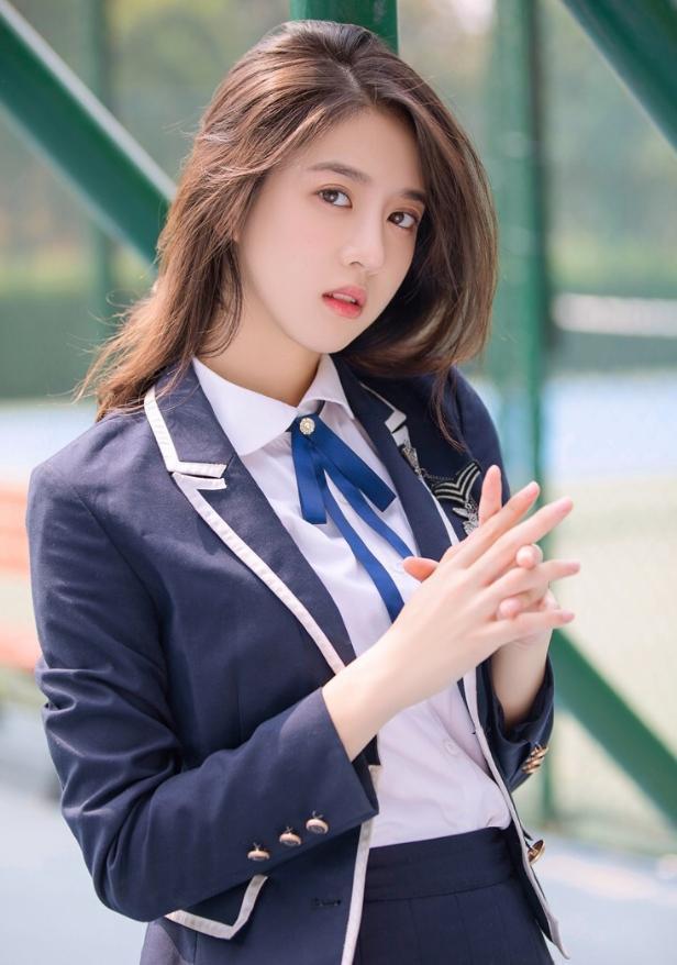 16岁成“苹果女孩”，21岁演聂小倩，这个星二代