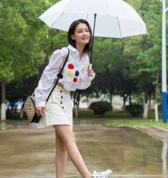 李沁被曝拍戏片酬特高，还挂其它职务拿片酬，