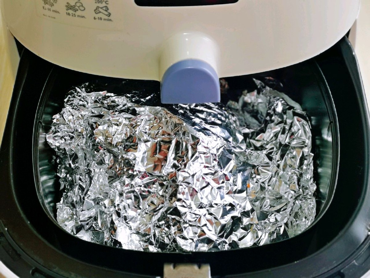 空气炸锅版辣酱烤鸡，鸡肉鲜嫩又入味，味道好吃，做法简单