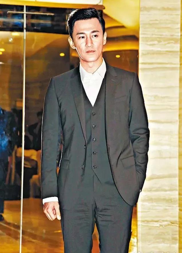 他是富二代，他的女人都不拜金