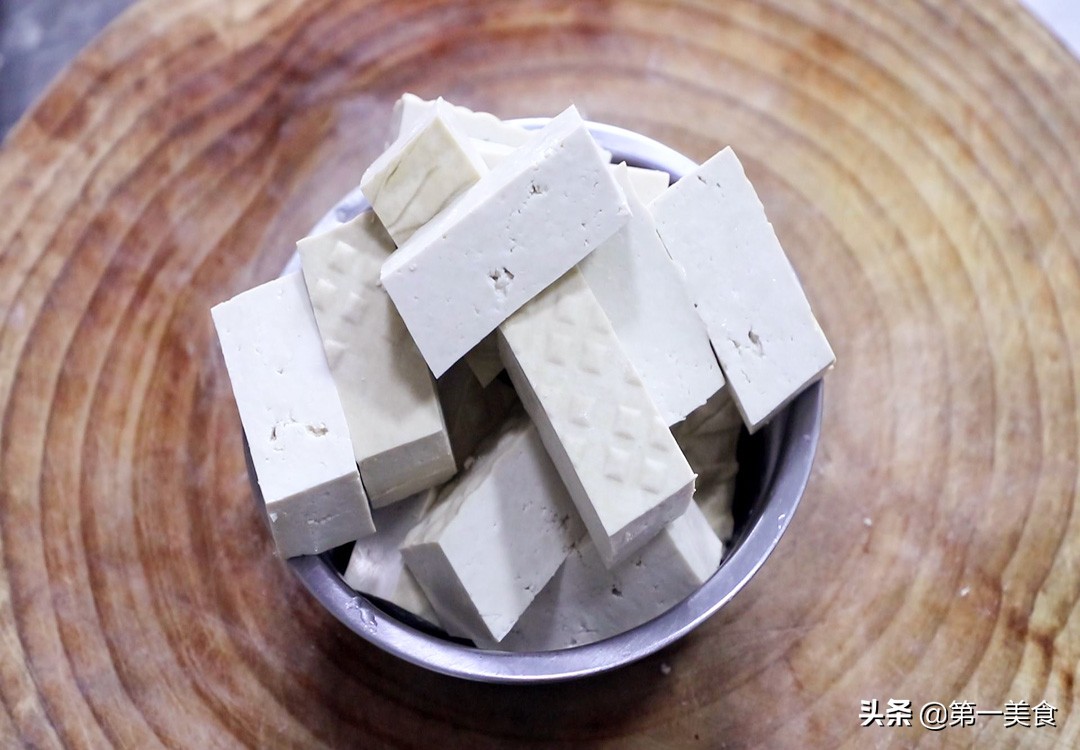 图片[2]-豆腐怎样煎不粘锅 用这2个小技巧 豆腐金黄又嫩 汤汁浓郁入味-起舞食谱网