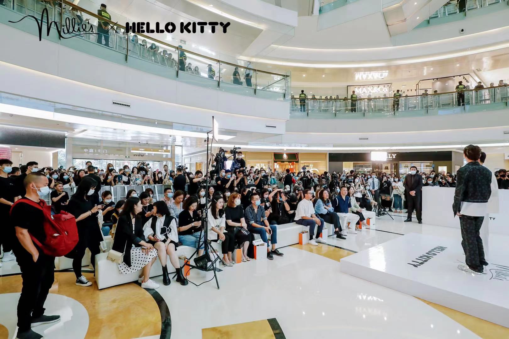 黄明昊空降成都与HelloKitty一起开启妙丽奇妙之旅