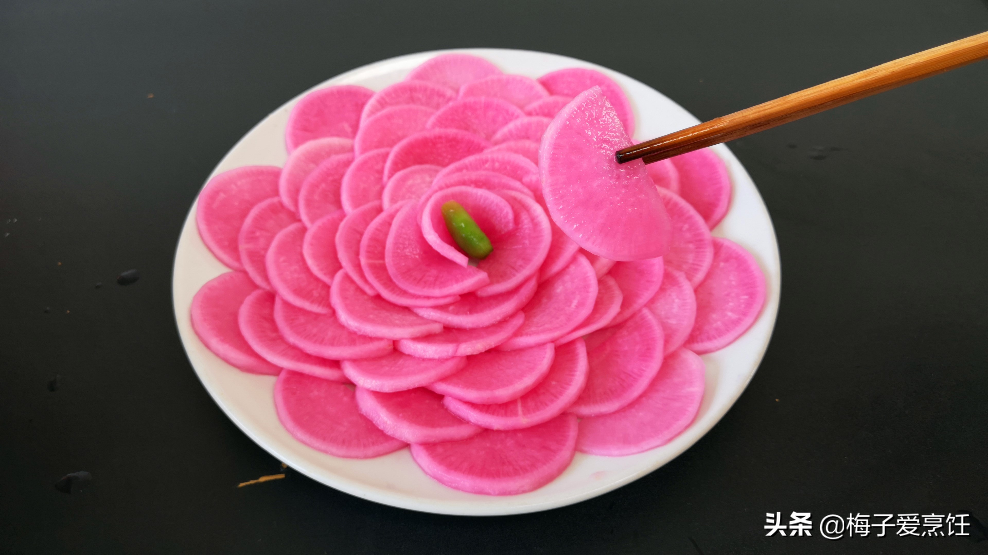 教你糖醋萝卜的做法，加点白醋瞬间变颜色，解腻开胃，好吃还好看