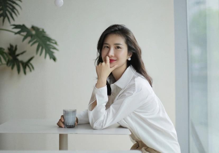 董花花去攝影館 外形被指旺夫 張大奕晒照被發現許久未換新美甲 立方娛樂 Mdeditor