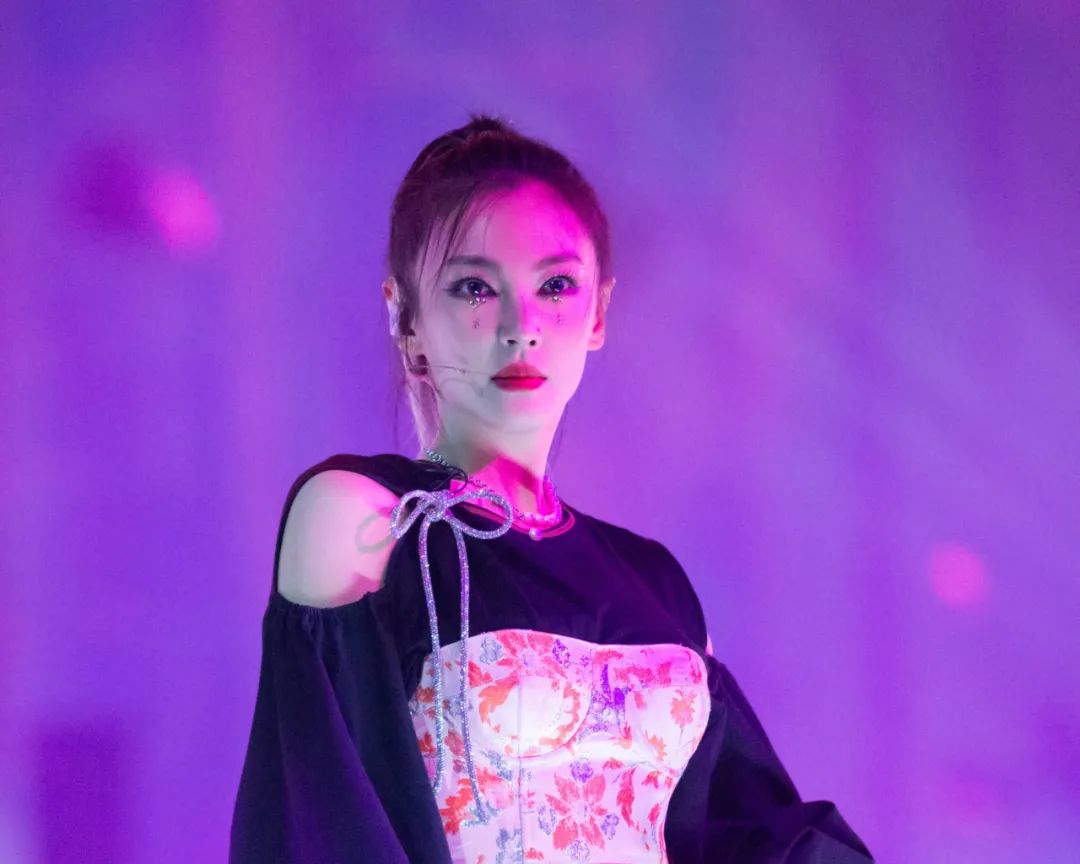 肿眼泡的张雨绮，怎么每次都能美出圈？