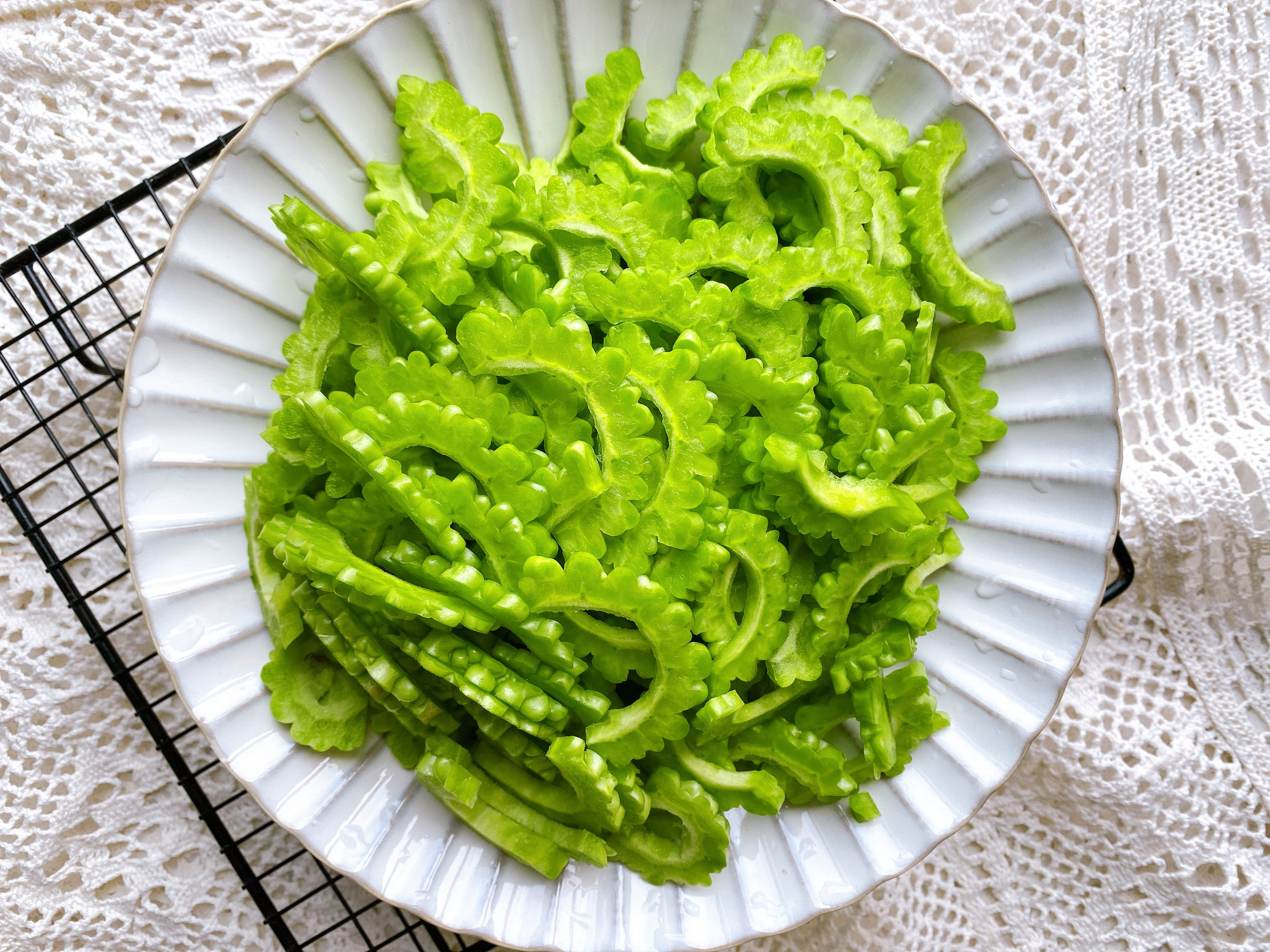 苦瓜好吃有訣竅，多做2步，爽口不苦，清熱降火，適合炎熱的夏天