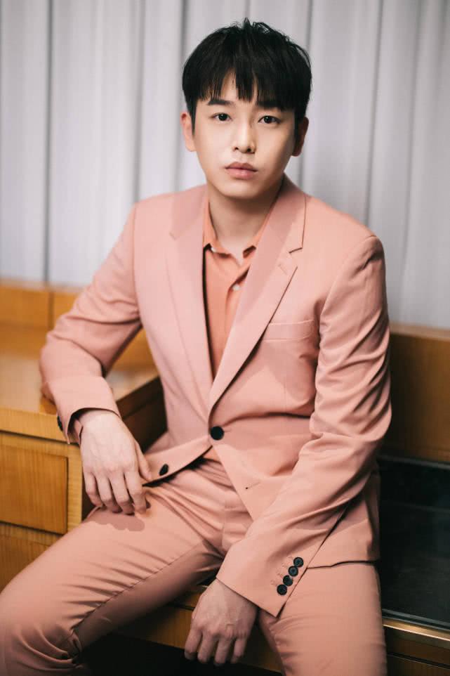 彭昱畅与女友约会再度被拍，素人不应被关注，